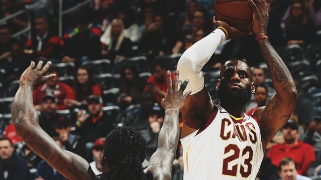 LeBron James guió a un mermado Cleveland Cavaliars al triunfo sobre Atlanta Hawks