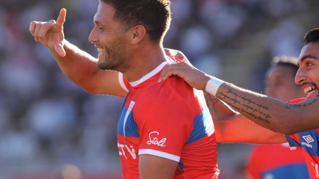 Universidad Católica derribó en La Granja a Curicó Unido y es uno de los líderes