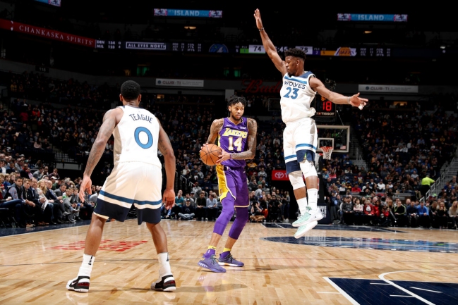 Los Timberwolves honraron a ex técnico fallecido con triunfo ante Lakers