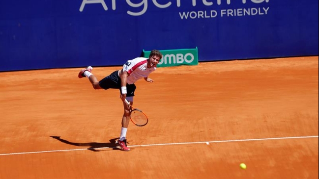 Tenista español lanzó su raqueta a la tribuna tras perder en el ATP de Buenos Aires