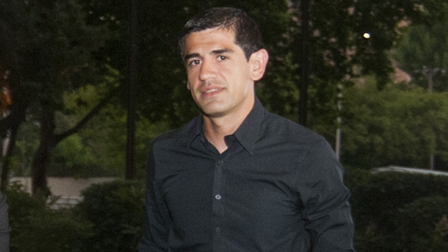 Video muestra a un extrovertido Julio Barroso cantándole una cumbia a Gonzalo Fierro