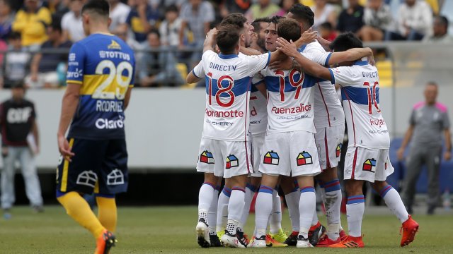 Universidad Católica derrotó a Everton y se mantuvo en la cima del campeonato