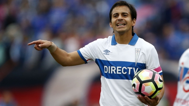 Carlos Espinosa acordó desvincularse de la UC y está cerca de Curicó Unido