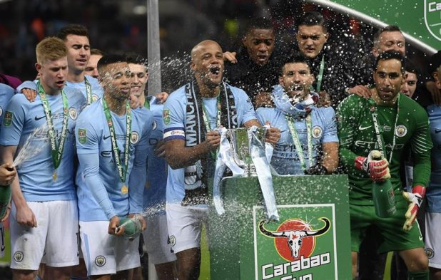 Las postales del primer título de Claudio Bravo vistiendo la camiseta de Manchester City