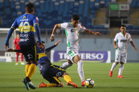 Eduardo Lobos vio desde la banca la caída de Everton ante Audax Italiano