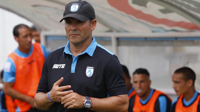 Deportes Iquique puso fin a su vínculo con el entrenador Erick Guerrero