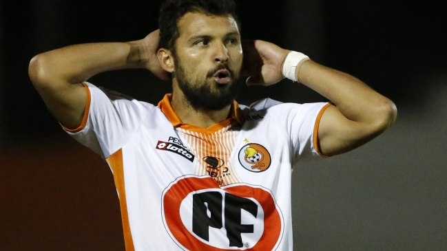 Deportes Melipilla oficializó la contratación de Pablo González