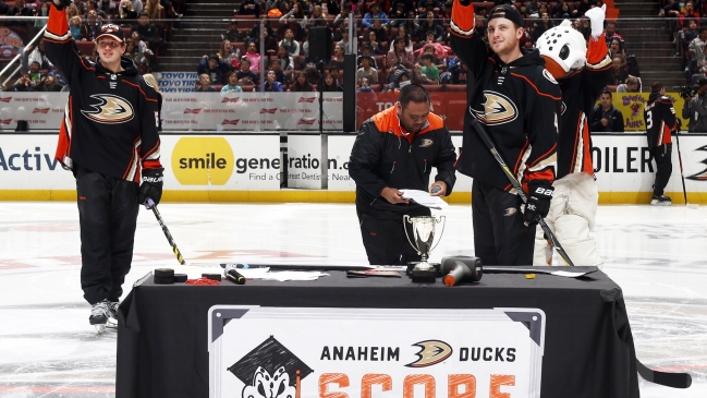 Anaheim Ducks, el equipo de hockey basado en película de Disney cumplió 25 años
