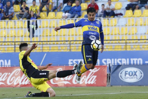 Everton consiguió su primer triunfo de local gracias a un doblete de Patricio Rubio
