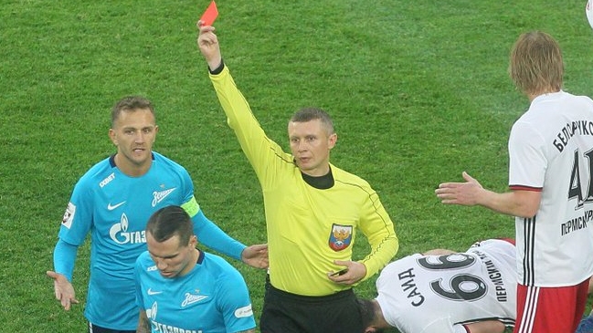 Capitán de Zenit de San Petersburgo perdió el control y se indignó con el cuerpo arbitral