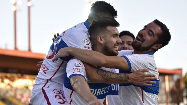 U. Católica mantuvo el rendimiento perfecto con triunfo sobre la hora ante Iquique