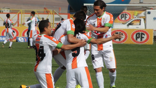 Cobresal derrotó a Ñublense y retomó el liderato de la Primera B