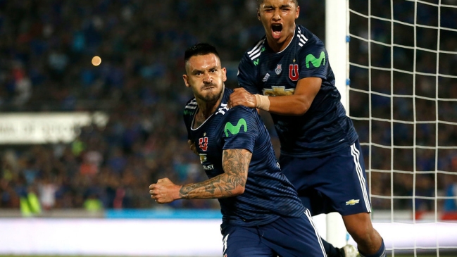 Mauricio Pinilla abrió la cuenta para Universidad de Chile con un gol de cabeza