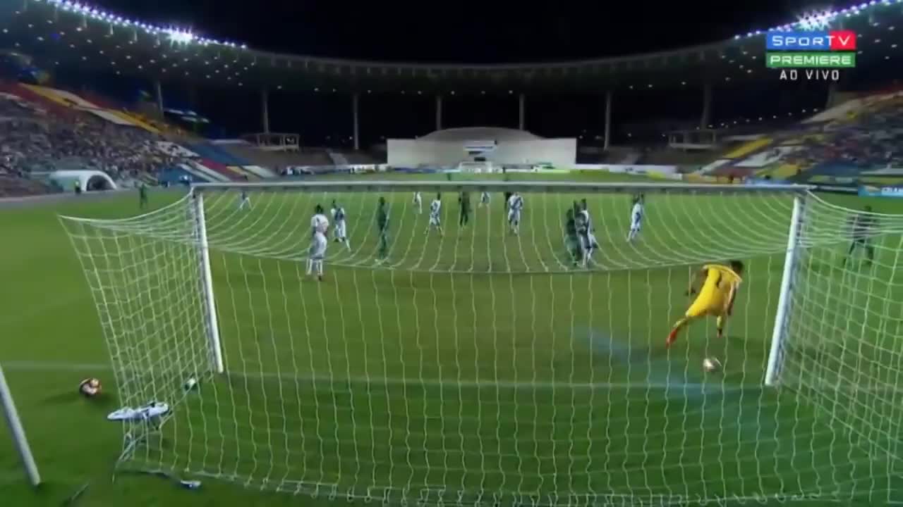 Arquero de Vasco Da Gama cometió un grosero error en duelo por el Campeonato Carioca