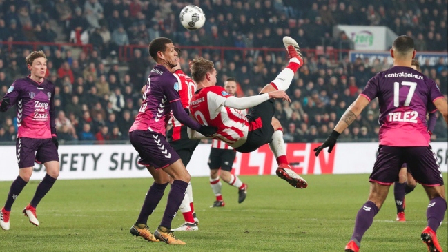¿Postulante al premio Puskas? Luuk de Jong se matriculó con un golazo de chilena