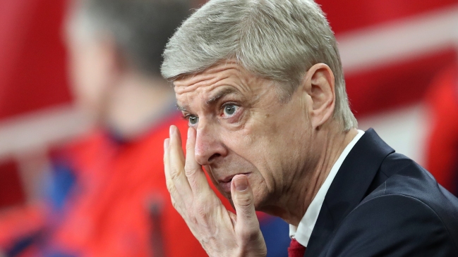 Hinchas de Arsenal buscan persuadir a la directiva para que reemplace a Arsene Wenger