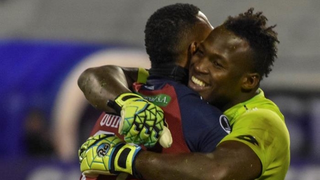 ¡Insólito! Arquero de El Nacional simuló golpe del árbitro para hacer tiempo