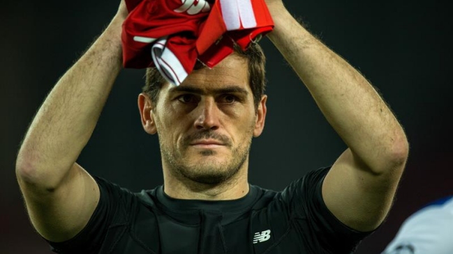 Hinchas de Liverpool le dedicaron una ovación a Iker Casillas en Anfield