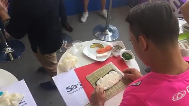 Jugadores de la UC tuvieron clase de cocina en San Carlos