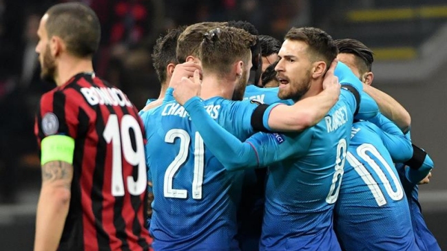 Arsenal dio el golpe a AC Milan en Italia y puso un pie en cuartos de final en la Europa League