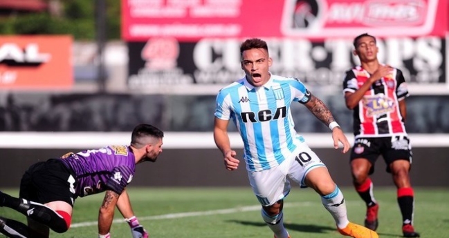 Racing cortó su racha de victorias con un empate ante Chacarita Juniors
