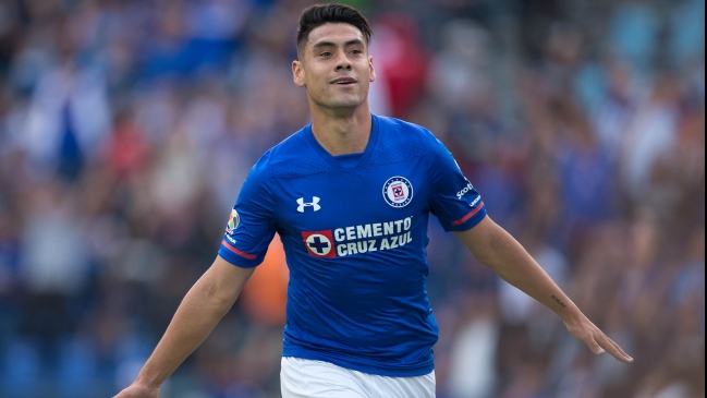 Felipe Mora anotó en la aplastante victoria de Cruz Azul sobre Pachuca