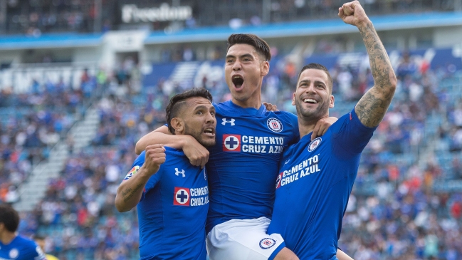 Cruz Azul, con tres chilenos en cancha, vapuleó a Pachuca de Angelo Sagal