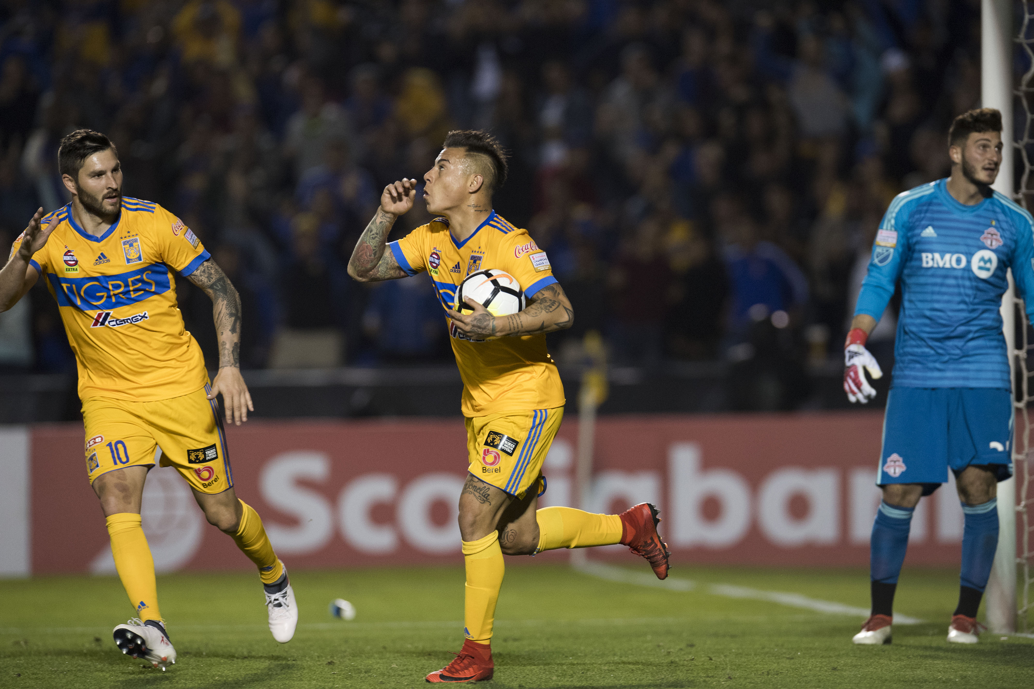 El gol de Eduardo Vargas en la victoria de Tigres sobre Toronto FC en la Concachampions