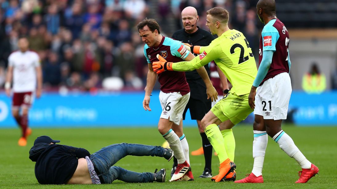 West Ham expulsará de por vida a hinchas que invadieron el campo
