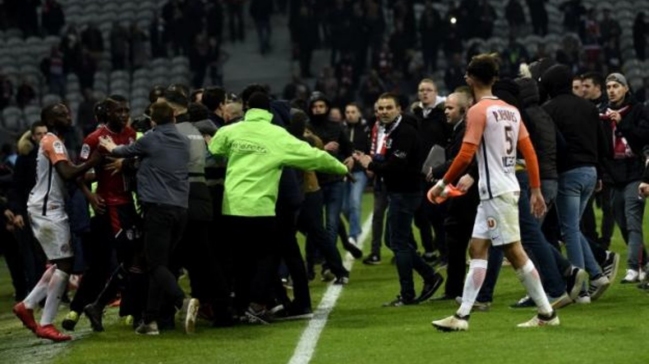 Nueve personas fueron detenidas por “incitar al odio” tras invasión de cancha en Lille