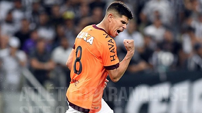 Esteban Pavez marcó penal decisivo en clasificación de Paranaense en Copa de Brasil