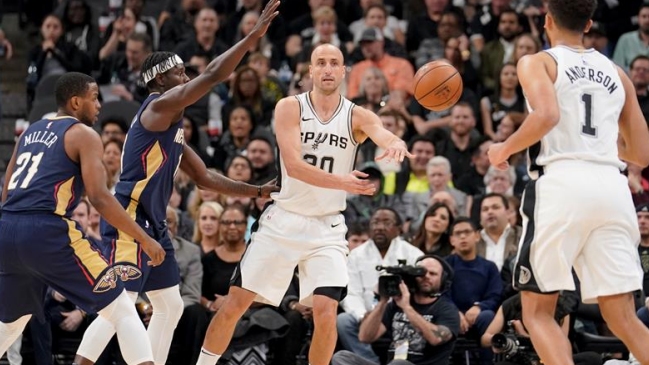 Emanuel Ginóbili volvió a sacar aplausos con impresionante tapón