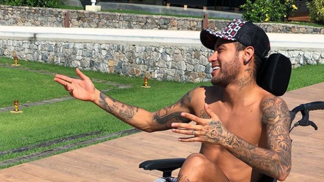 Neymar bailó sin muletas en el cumpleaños de su hermana
