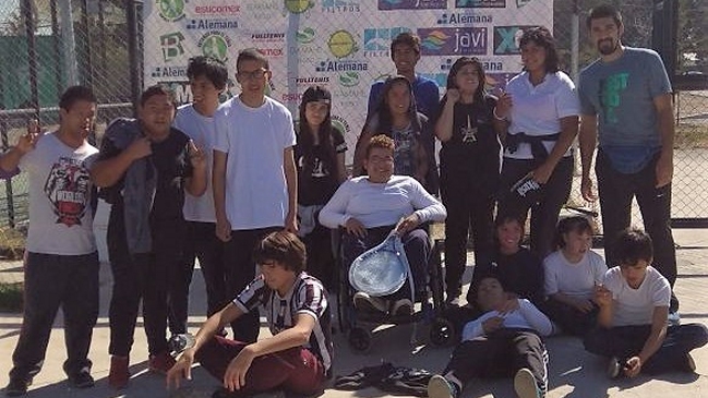 Fundación Futuros para el Tenis realizó taller con jóvenes del Sename en La Cisterna