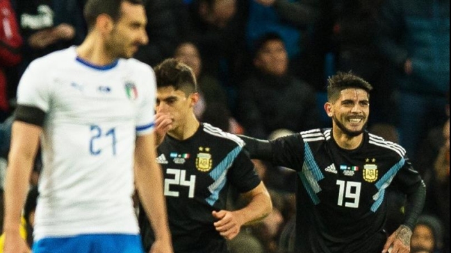 Argentina doblegó a Italia con goles de Ever Banega y Manuel Lanzini