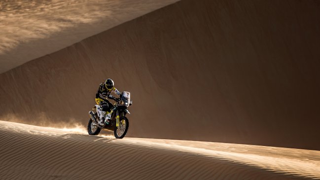 Pablo Quintanilla bajó al cuarto lugar tras una difícil etapa en el Rally de Abu Dhabi