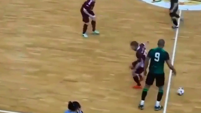La increíble jugada en que un brasileño humilló a dos jugadores en el fútbol sala bielorruso