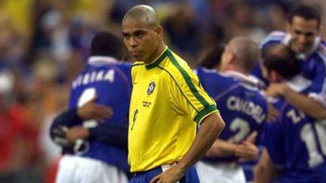 Ronaldo  relató su polémico ataque convulsivo antes de la final de Francia 1998