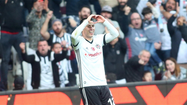 Gary Medel aportó un golazo en abultado triunfo de Besiktas