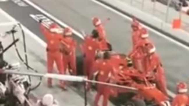 Piloto de Force India casi atropelló a otro mecánico de Ferrari tras accidente de Raikkonen