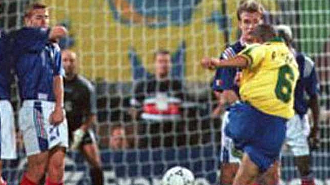 Roberto Carlos está de cumpleaños y recordamos su mejor gol de tiro libre