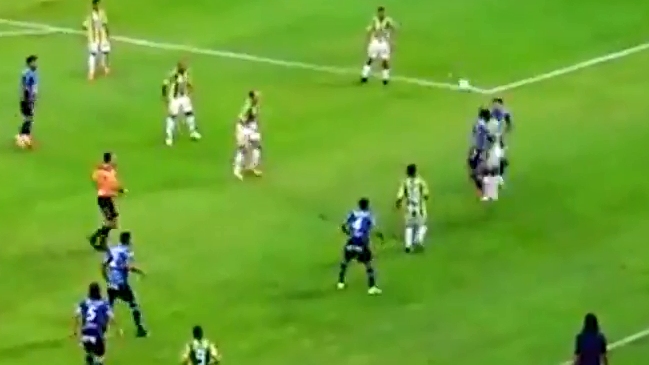 Jugador argentino fue expulsado por fracturar cráneo de un rival con codazo criminal