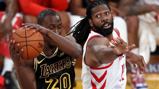 Debutó con 32 años en la NBA, anotó 19 puntos y le corearon “¡MVP!”