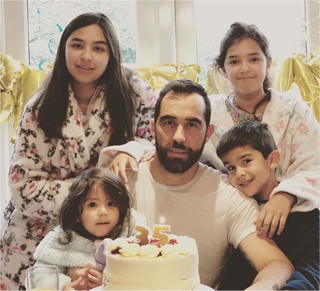 Claudio Bravo celebró cumpleaños 35 junto a su familia
