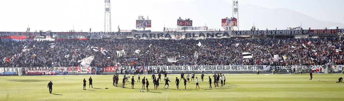 El provocador mensaje de la hinchada de Colo Colo a la U en el arengazo