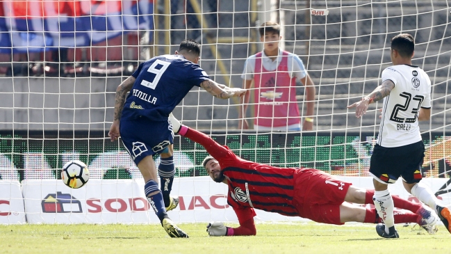 Mauricio Pinilla aprovechó las dudas de Colo Colo y abrió la cuenta en el Superclásico