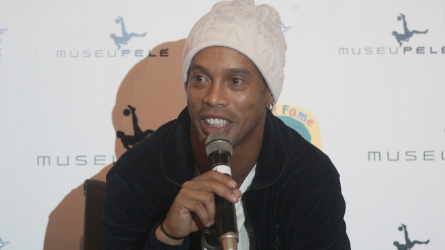 Ronaldinho desató una locura en Etiopía en gira del trofeo de la Champions League
