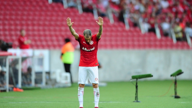 Inter de Porto Alegre regresó con un triunfo al Brasileirao a costa del equipo de Eugenio Mena