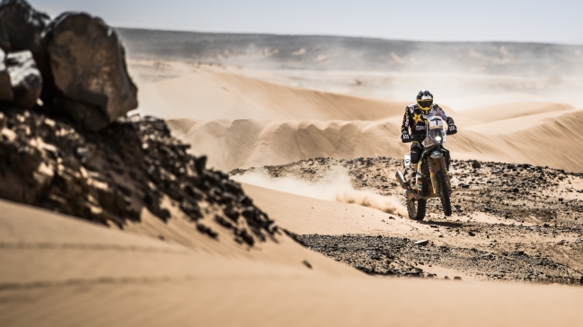 Pablo Quintanilla sigue en el podio tras una dura etapa en Marruecos