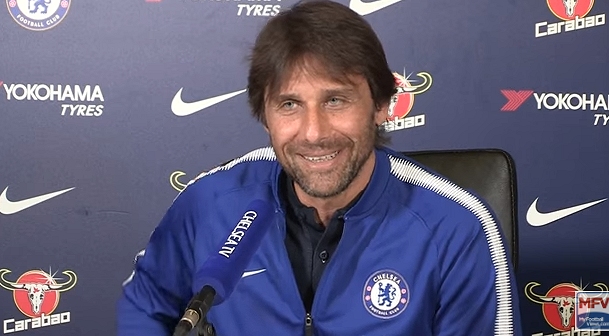 A Antonio Conte le sonó el celular en conferencia: “Mi esposa, siempre en el peor momento”